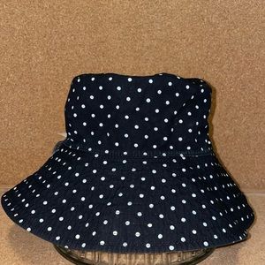 Uniqlo Reversible bucket hat - khaki and navy polka dots